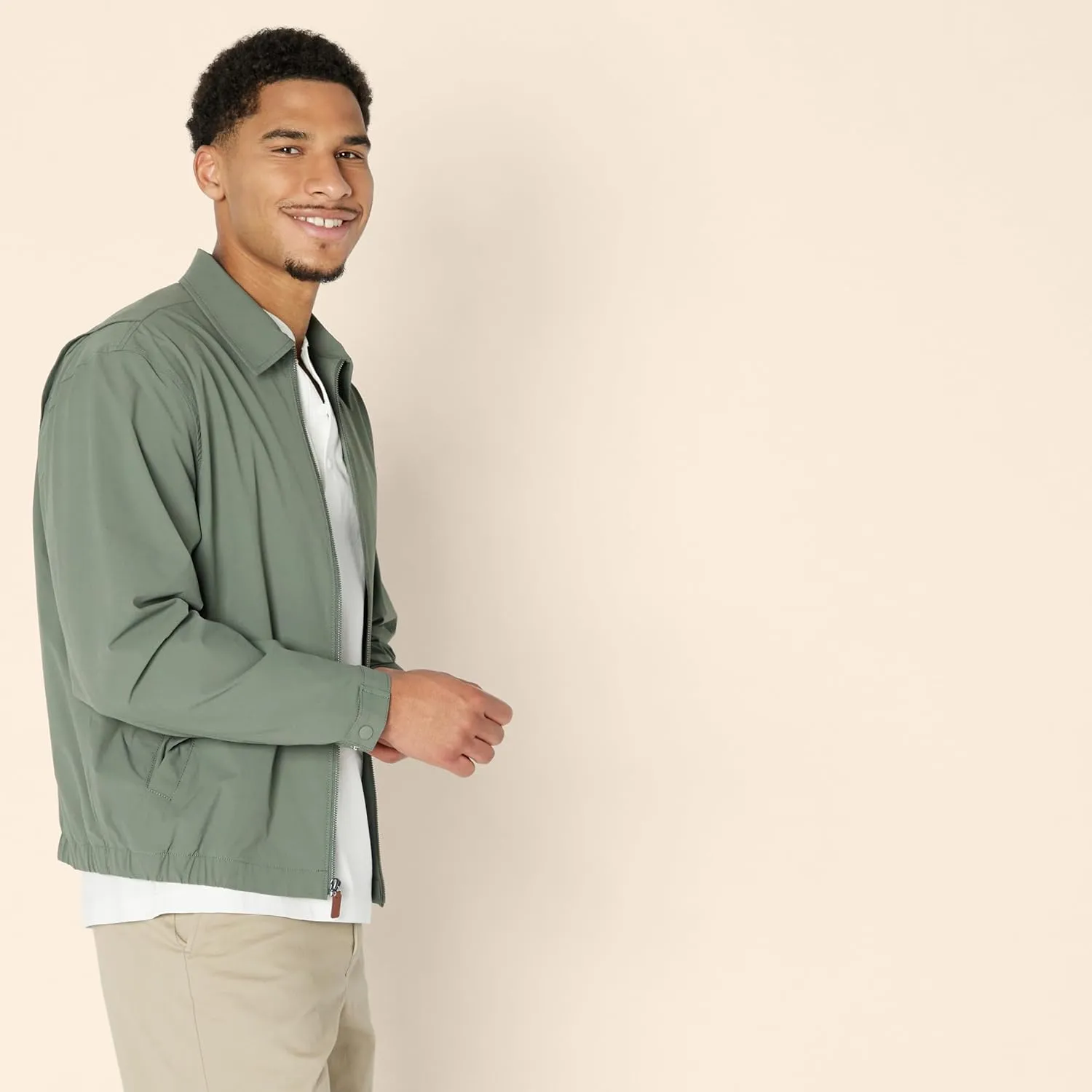 Amazon Essentials Men's Relaxed-Fit Lightweight Stretch Zip-Up Bomber Jacket