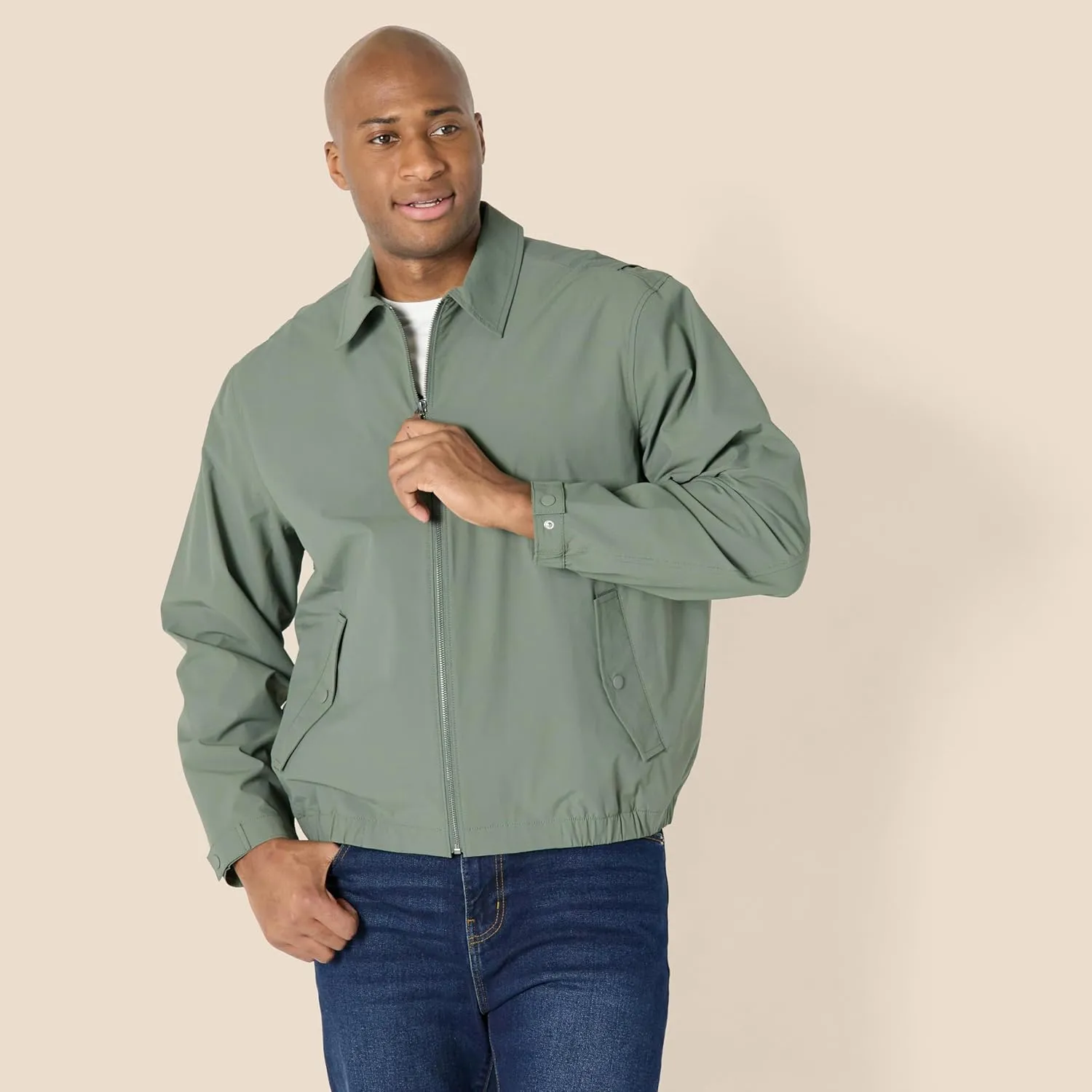 Amazon Essentials Men's Relaxed-Fit Lightweight Stretch Zip-Up Bomber Jacket