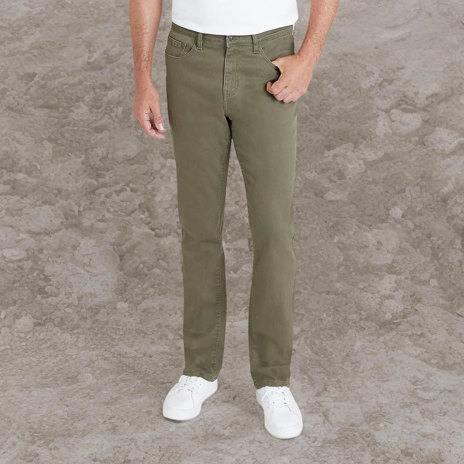 IZOD Men's Relaxed Fit Jeans - Classic 5-Pocket Comfort Stretch Denim - Straight Leg Casual Work Pants for Men