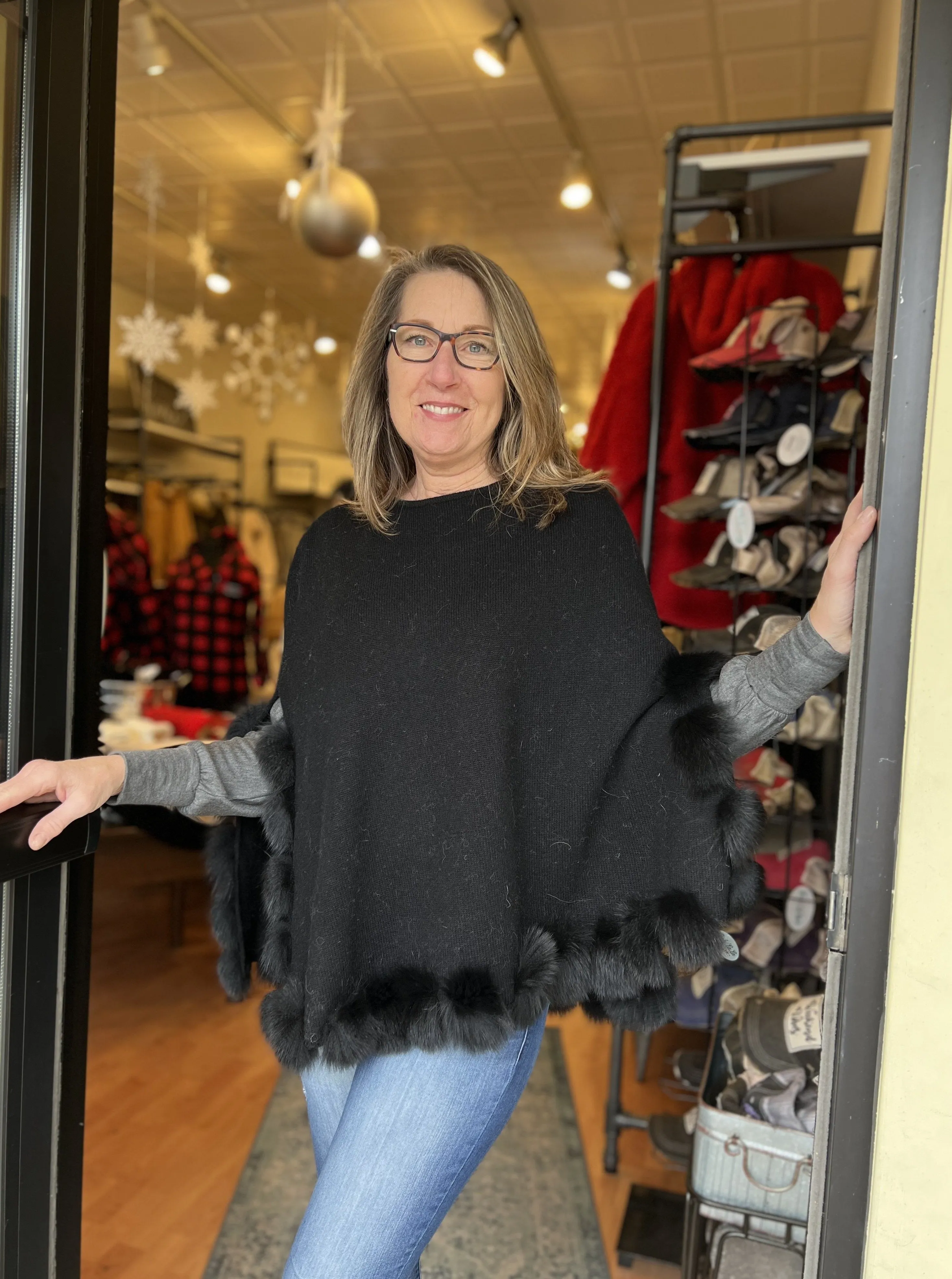 Knit Caplet w/ Fox Trim