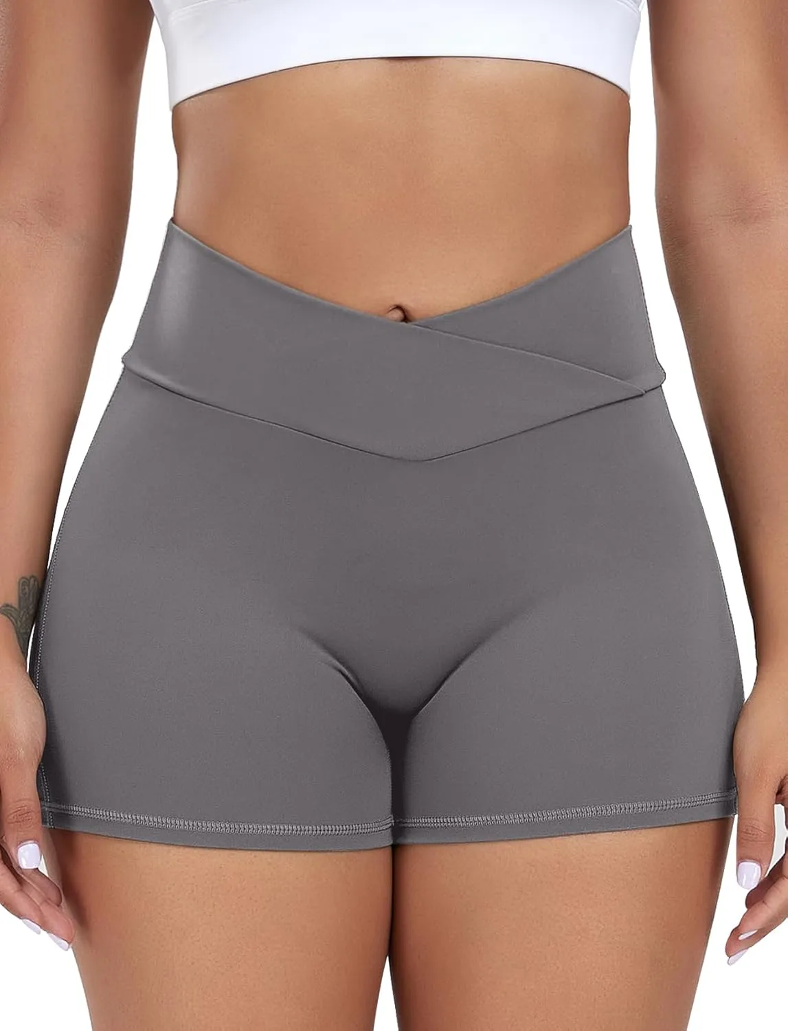 SEASUM Women Pocket Shorts Scrunch Butt Workout Cargo Shorts V Waist Yoga Booty Lifting Gym Bottom