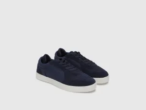 Solid Pattern Lace-Up Sneakers
