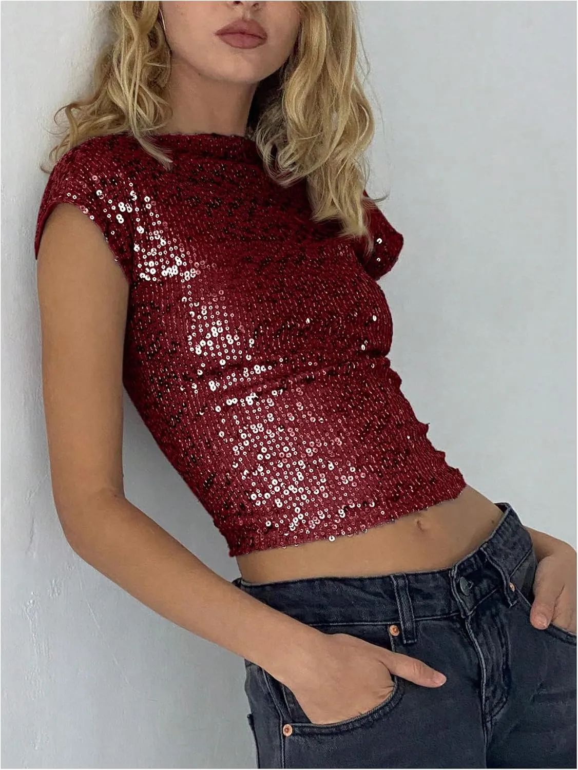WDIRARA Women's Sequin Boat Neck Shirts Sparkle Glitter Backless Tee Cap Sleeve Crop Tops